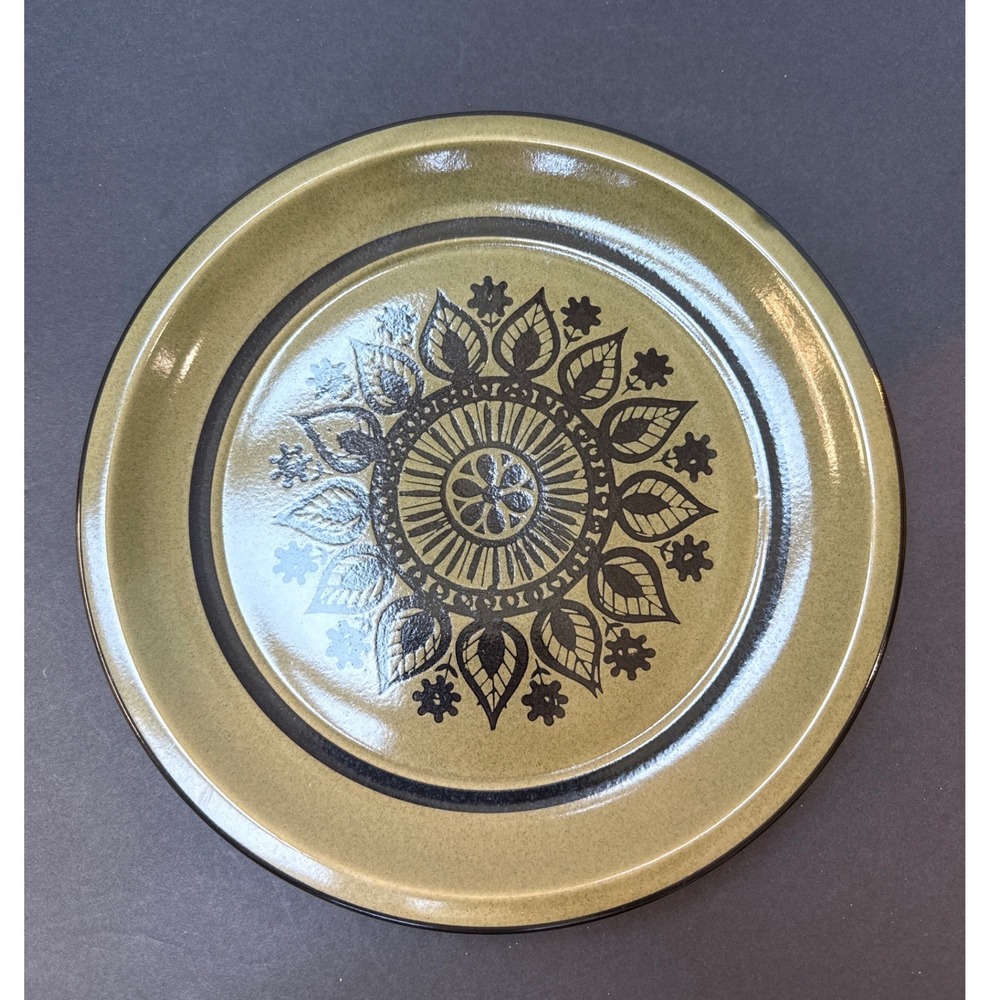 Fashion Manor Saracen Stoneware Dinner Plate Olive Green Black Japan 11" - Picture 2 of 5